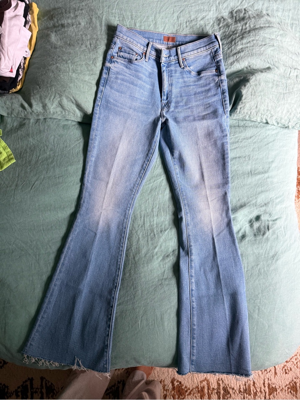 Mother Denim - The Weekender Fray - Picture 2 of 5